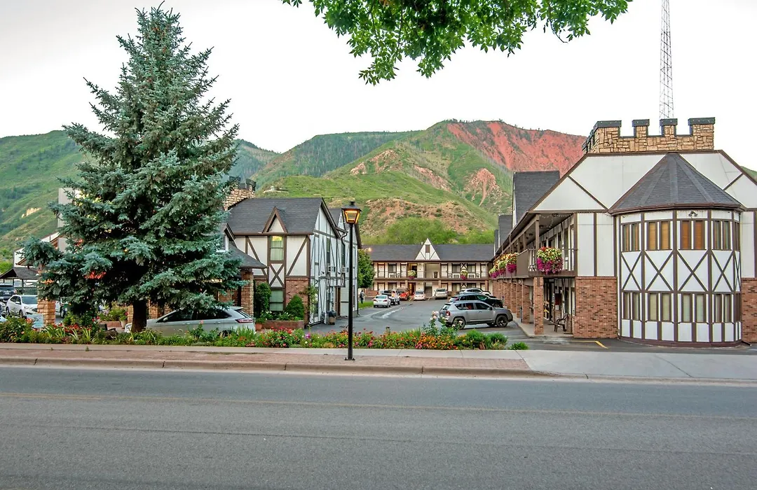 Silver Spruce Inn-1